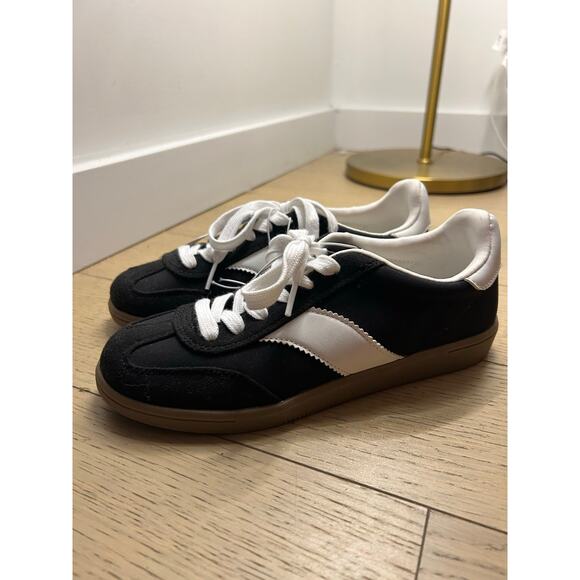 Universal Thread | Spencer Sneaker | Memory Foam Insert | Size 6.5 - Picture 4 of 7